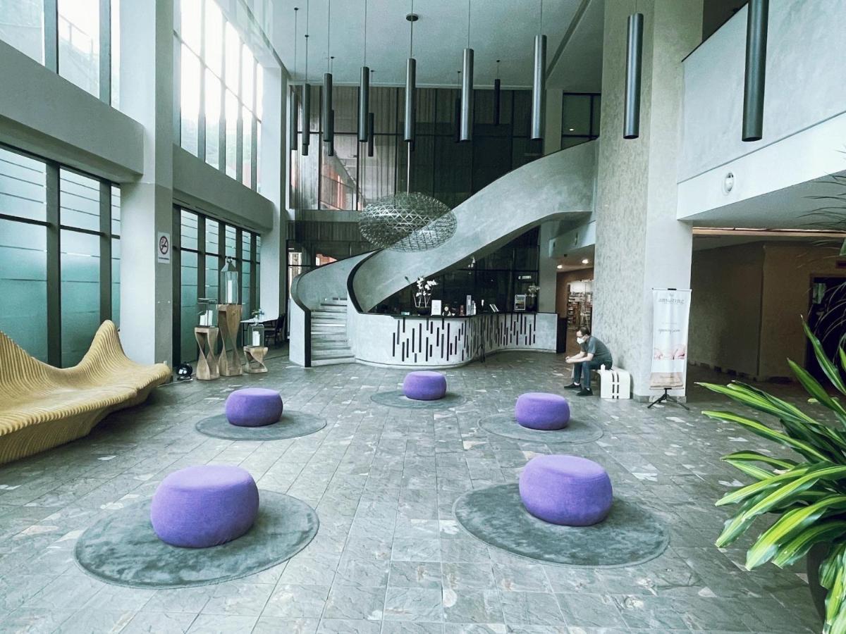 Q Damansara By Trillionz Hotel Petaling Jaya Esterno foto